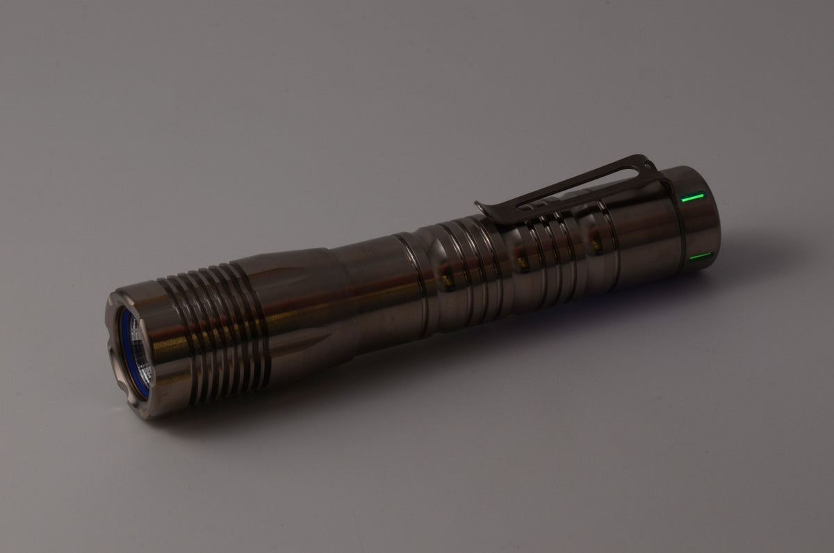 Flashlight Alpha Alpha Special Edition (Tritium) – darksucks.com